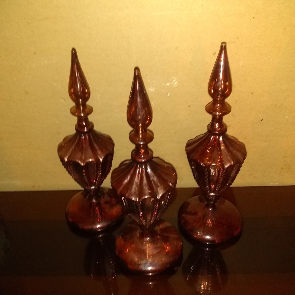 Brown finial